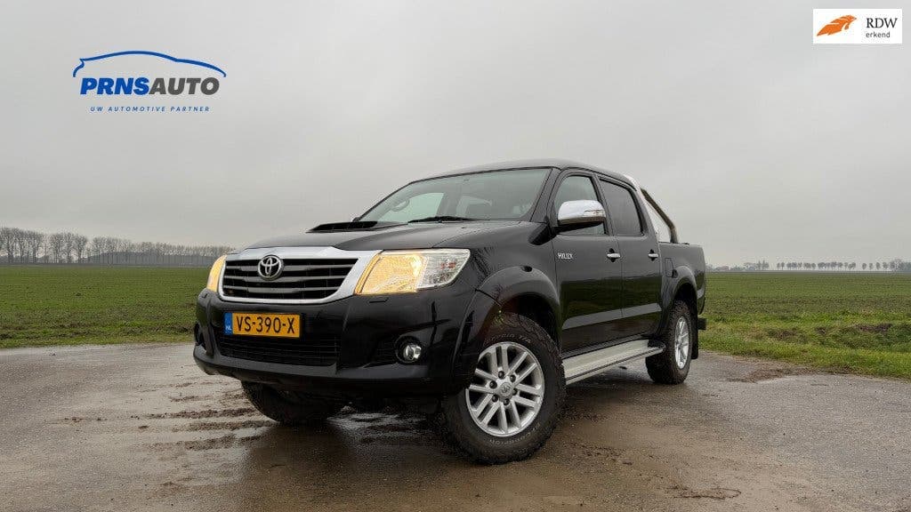 Toyota HiLux 3.0 D-4D SR DC 4x4, 2015